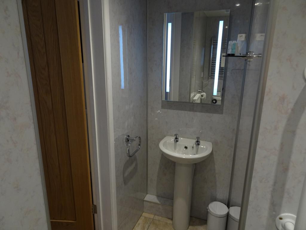 Fernbank Hotel Basingstoke Zewnętrze zdjęcie