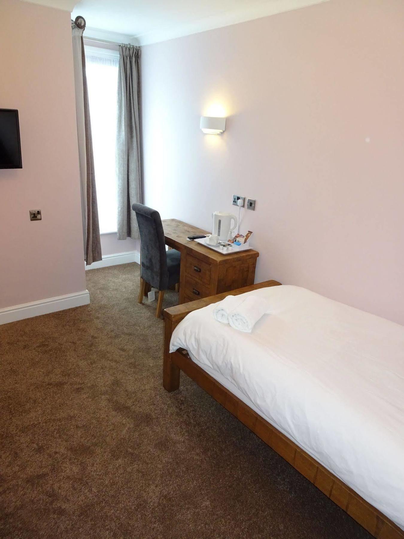 Fernbank Hotel Basingstoke Zewnętrze zdjęcie