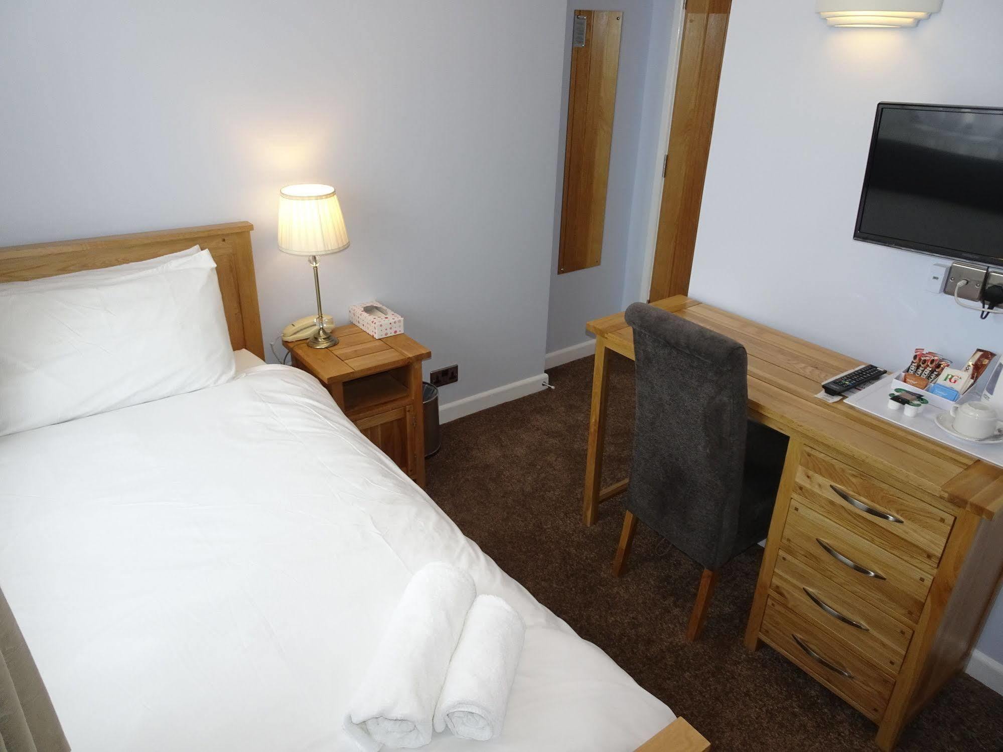 Fernbank Hotel Basingstoke Zewnętrze zdjęcie